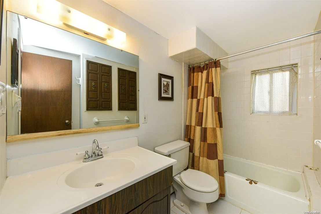 Photo of 15 Laurie Boulevard