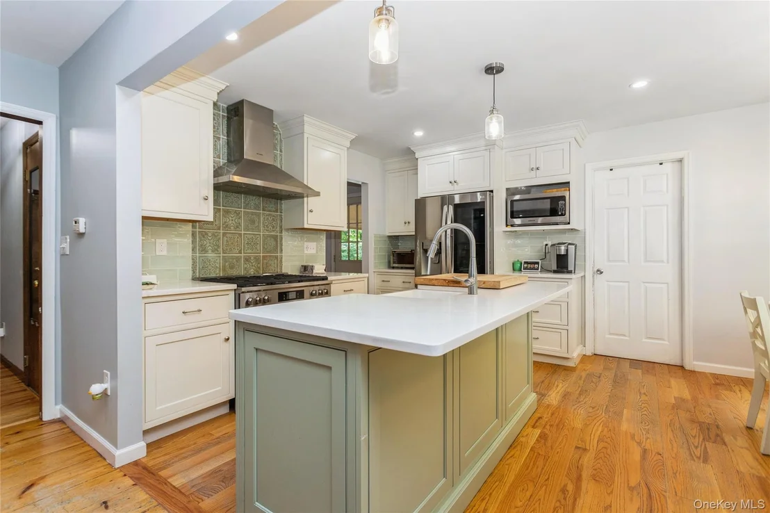 Photo of 324 Garrison Woods Lane
