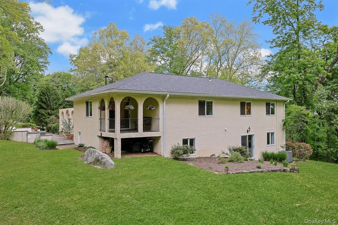 Photo of 77 Central Drive