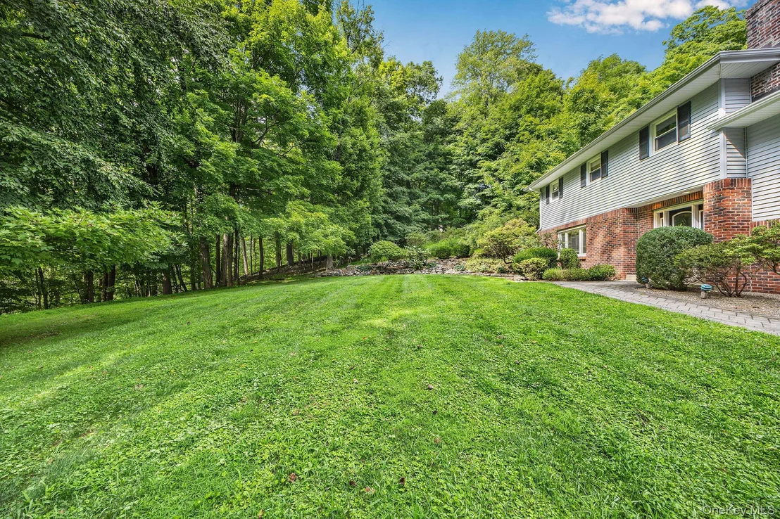 Photo of 1007 Haverstraw Road