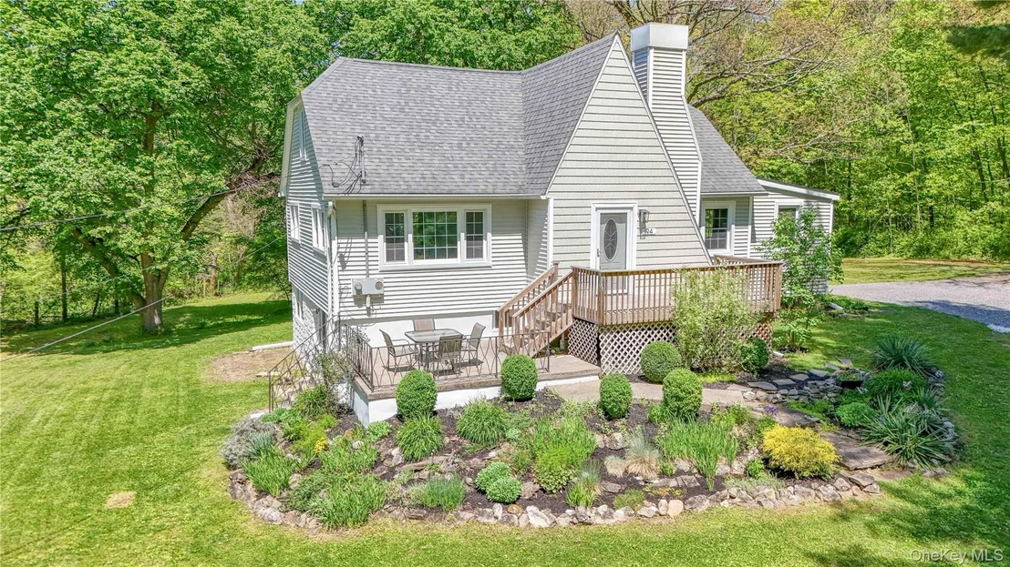 Photo of 94 Smithtown Road