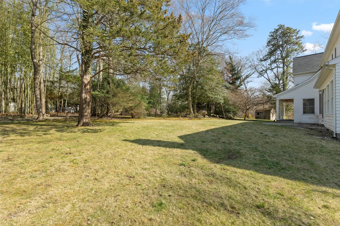 Photo of 7 Locust Avenue