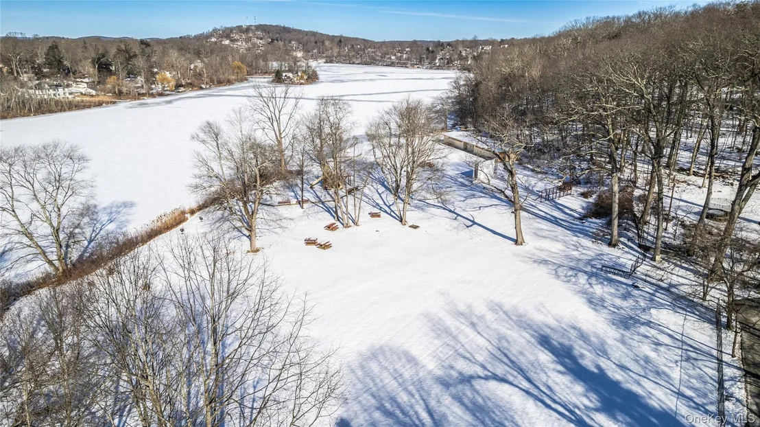 Photo of 1690 Amazon Road