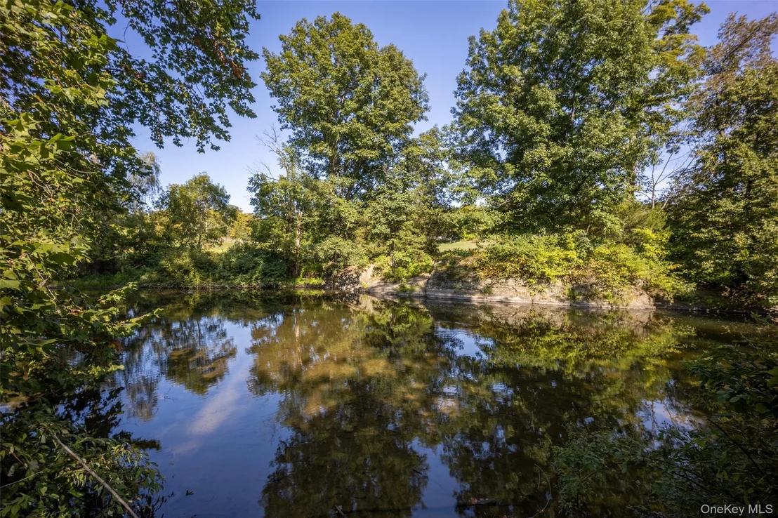 Photo of 102 Stream Lane