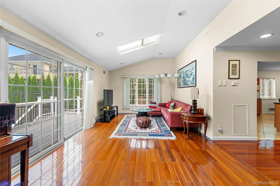 Photo of 335 Cresthaven Lane