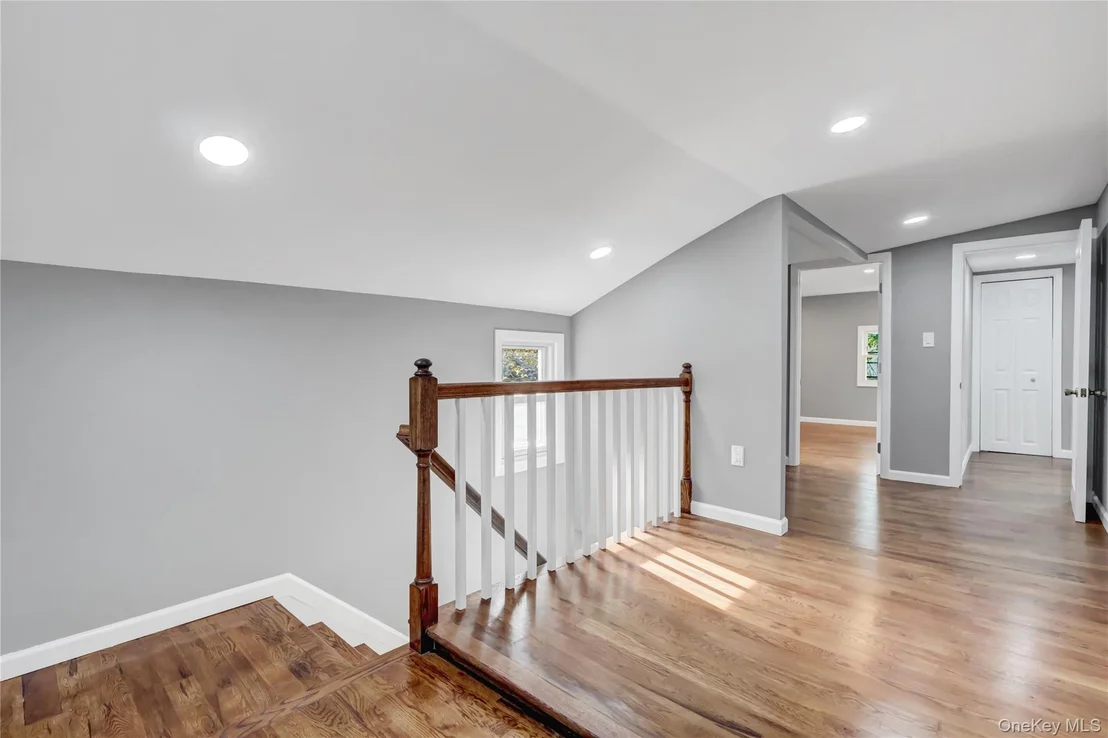 Photo of 239 Bayview Avenue