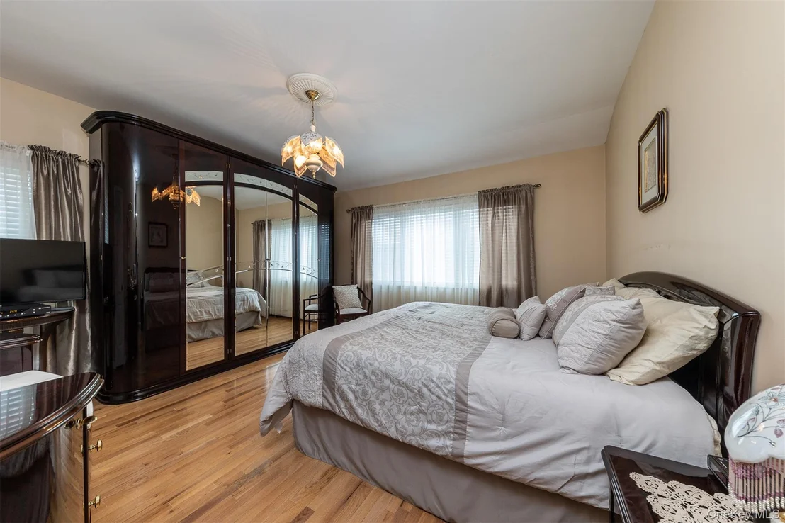 Photo of 102 Davison Avenue