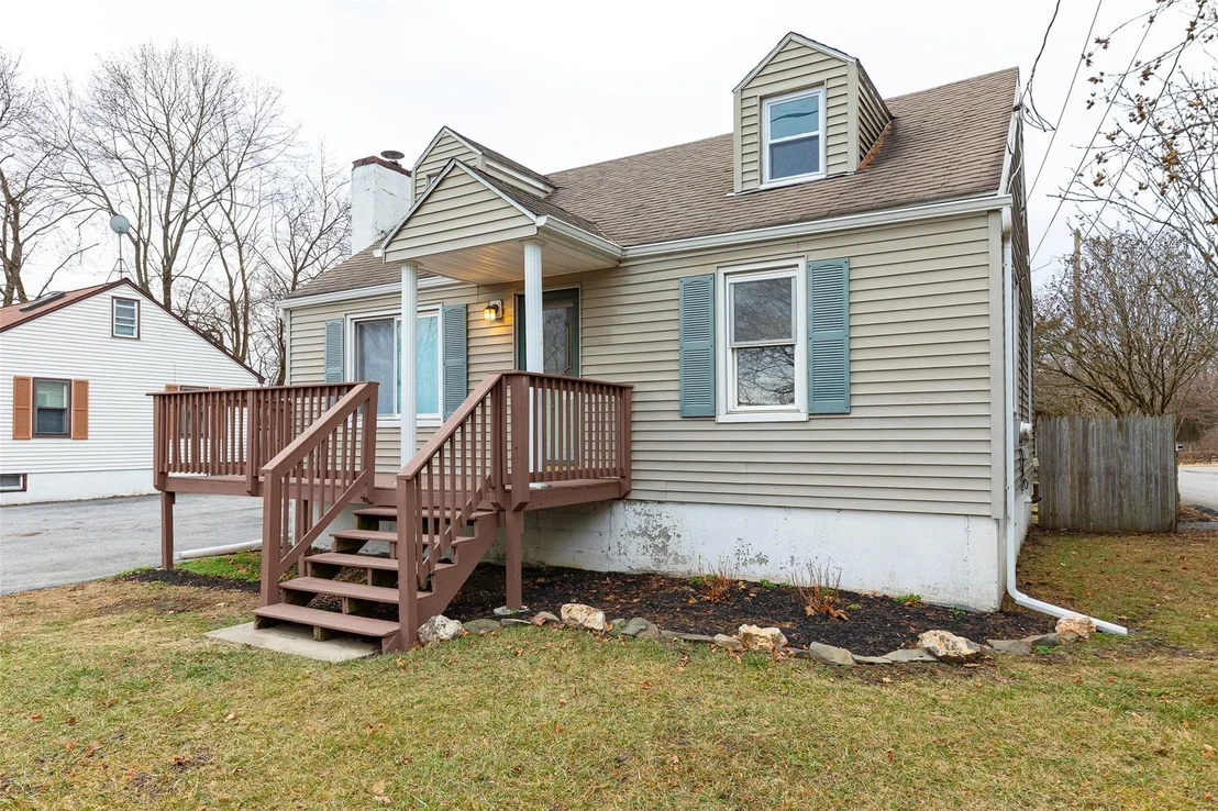 Photo of 305 Violet Avenue