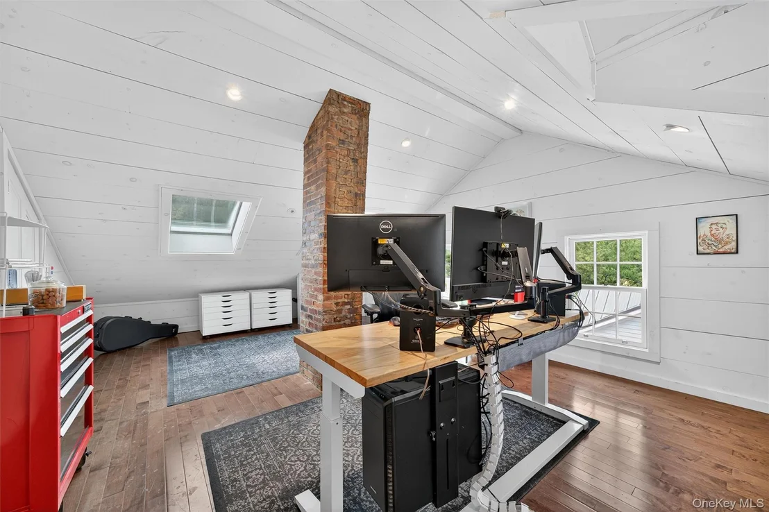 Photo of 1657 River Road