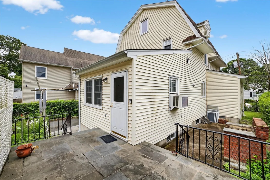 Photo of 31 Maple Avenue