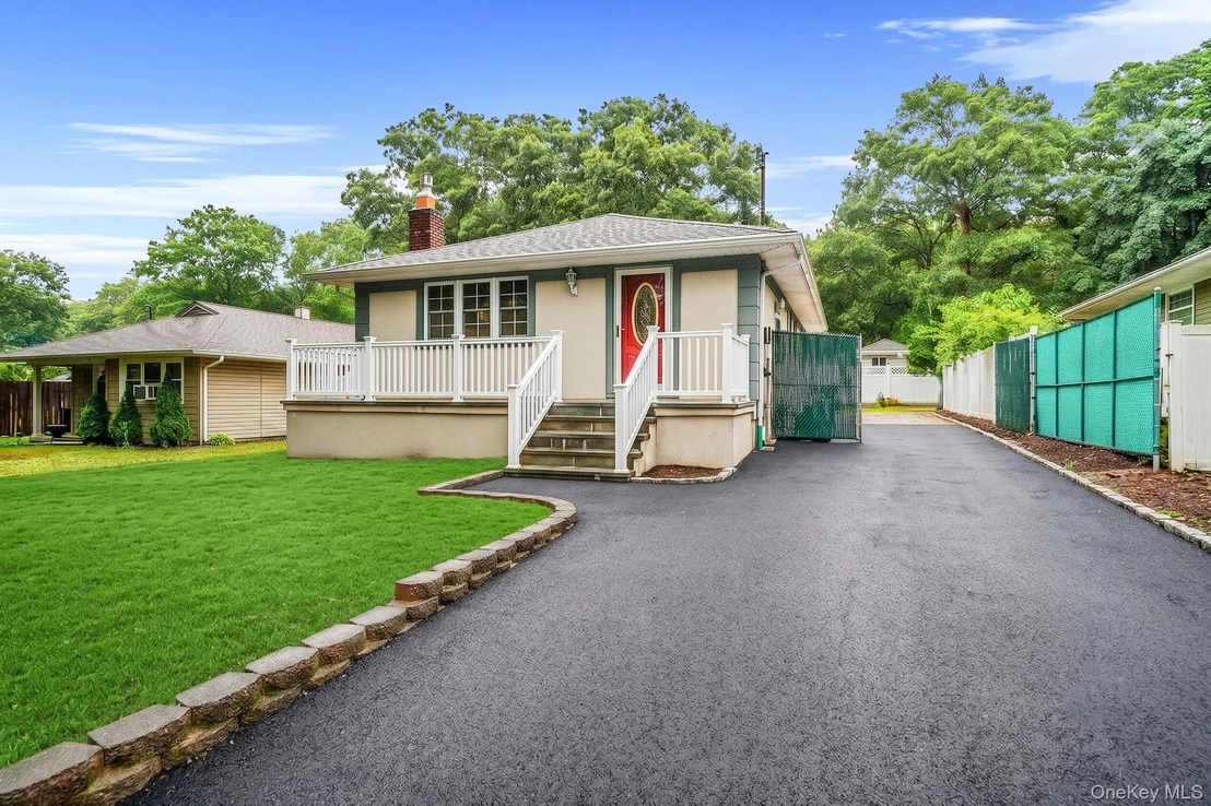 Photo of 138 River Road