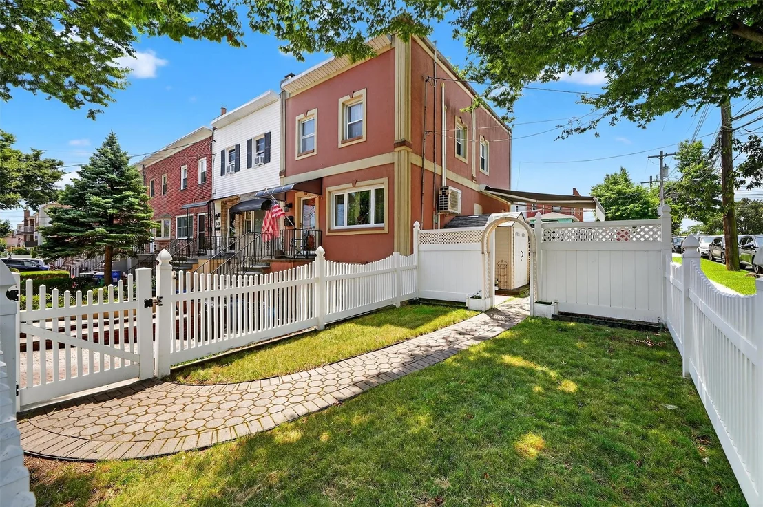 Photo of 767 Clarence Avenue