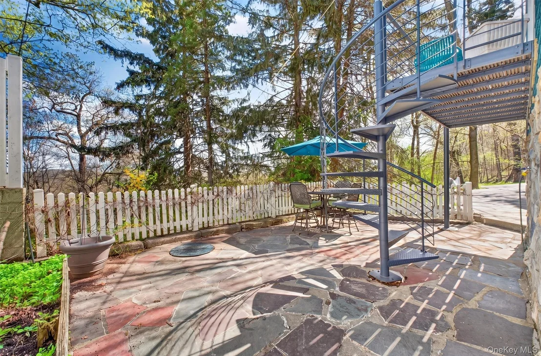 Photo of 115 Tanglewylde Road