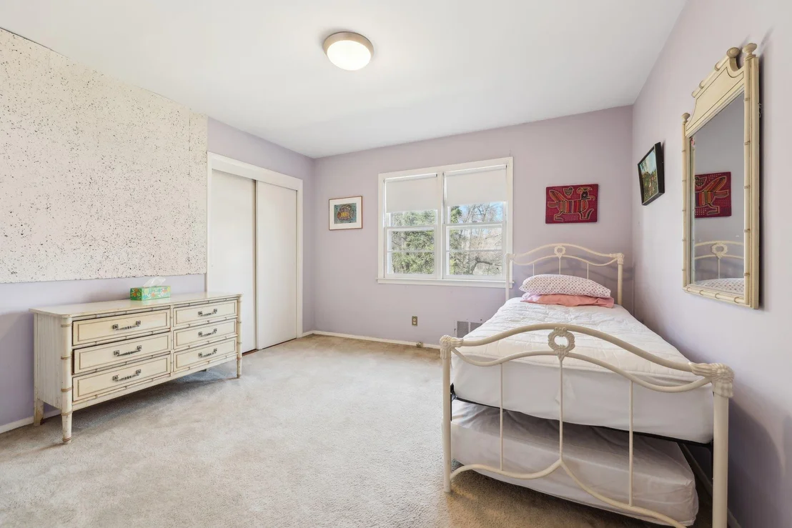 Photo of 37 Mohegan Lane
