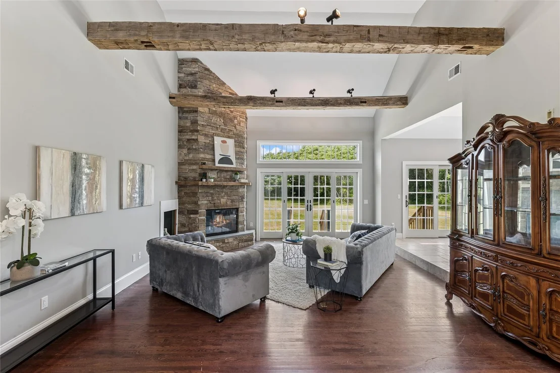 Photo of 1465 Ackerly Pond Lane