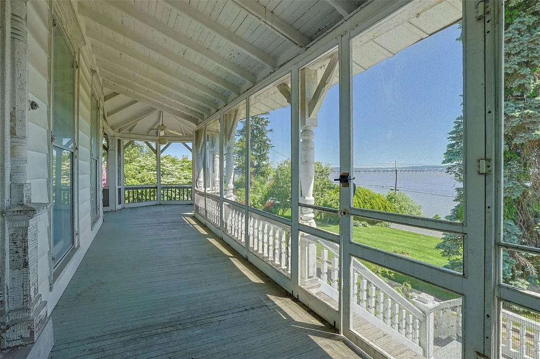 Photo of 225 River Road