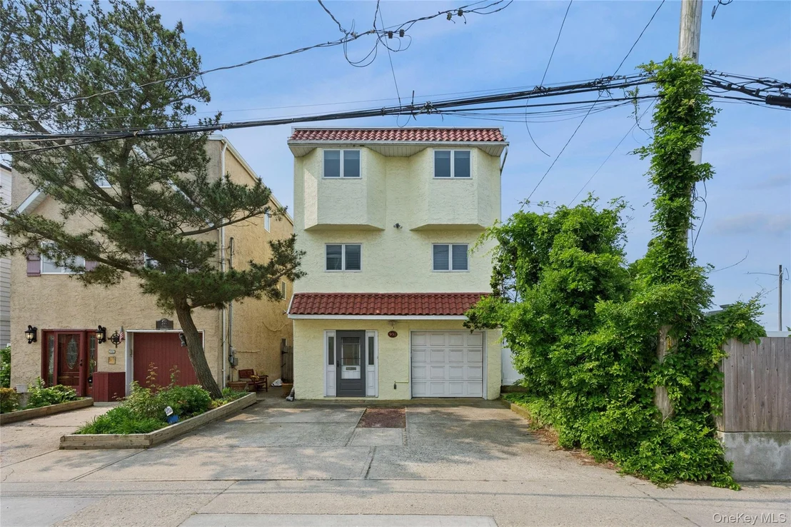 Photo of 931 Oceanfront Street