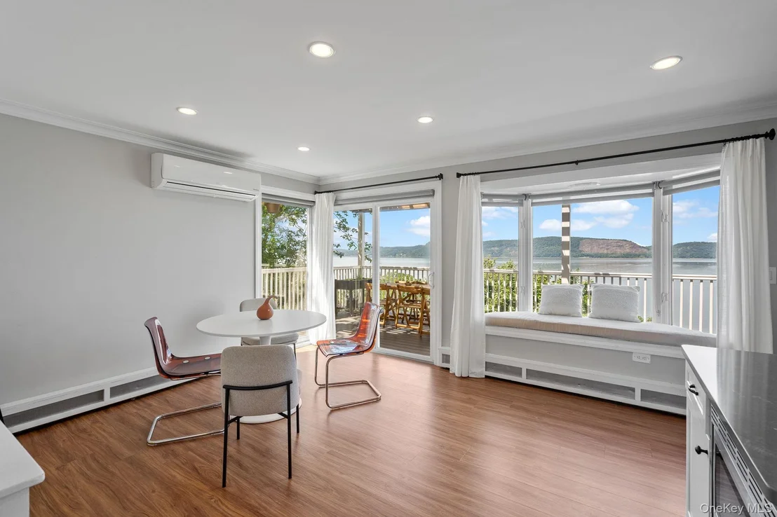 Photo of 12 Riverview Court