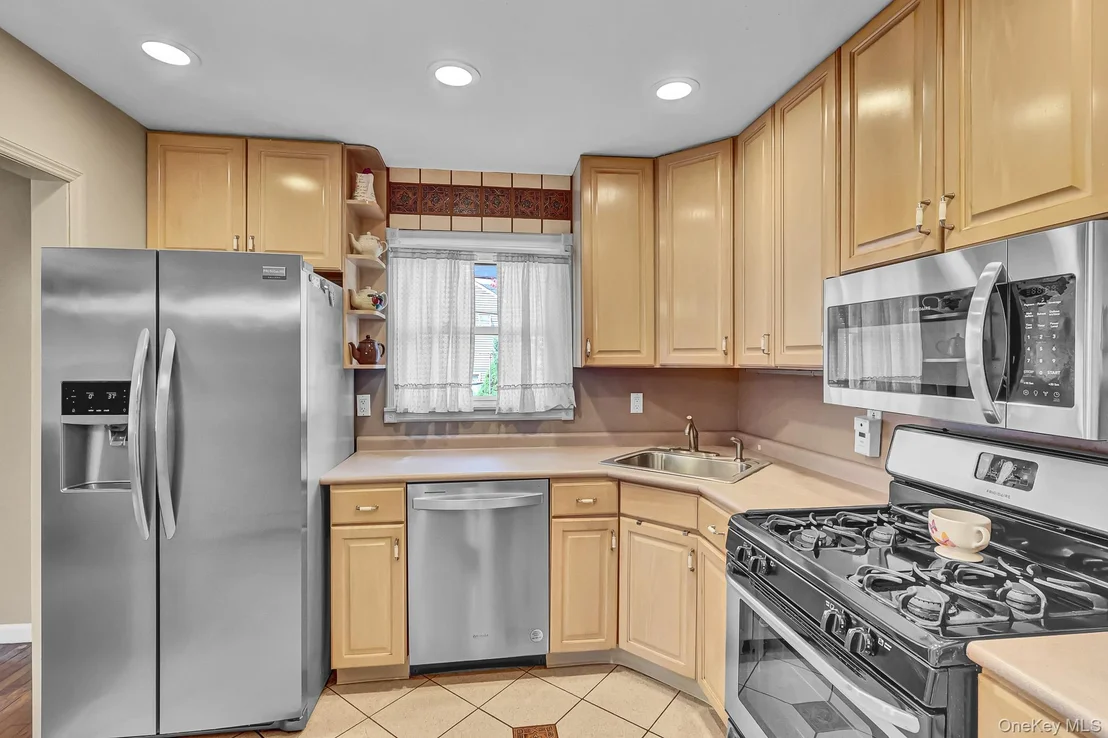 Photo of 948 Simon Place