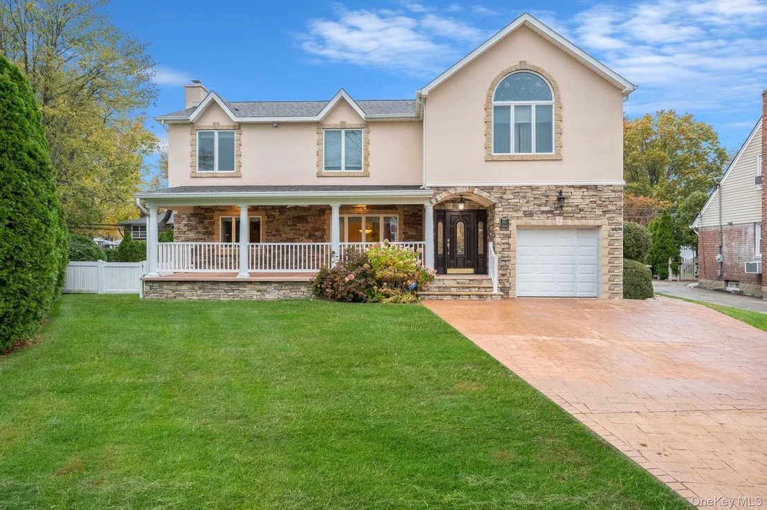 Photo of 1023 Maple Lane