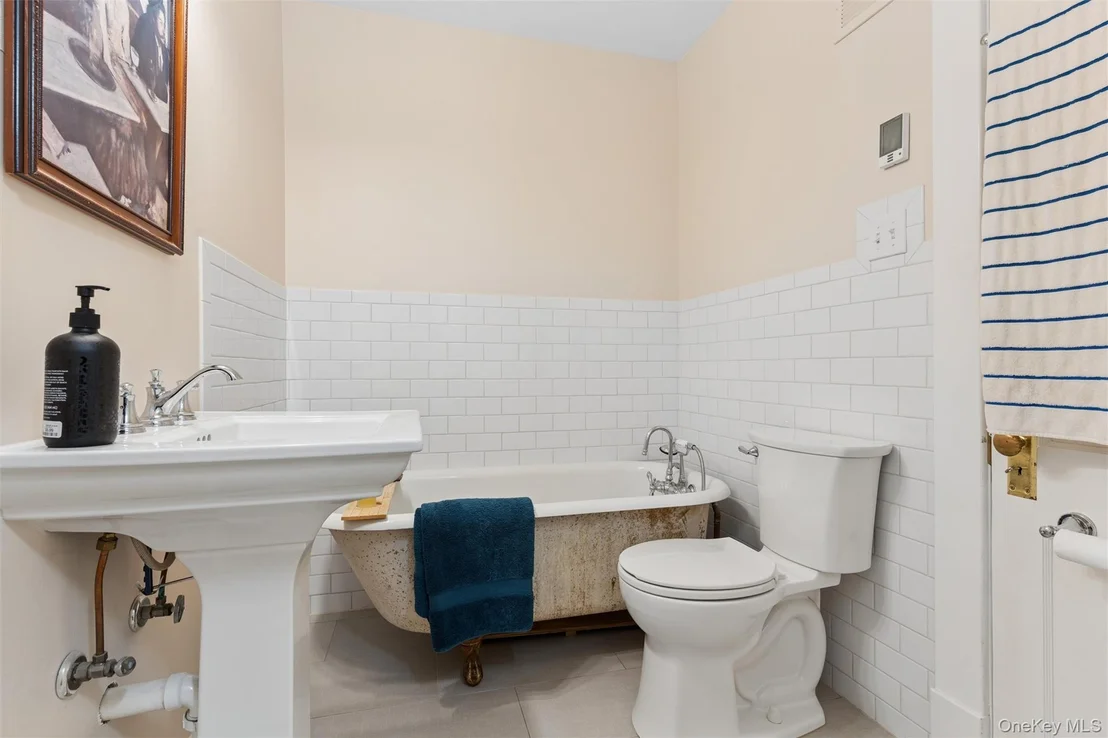 Photo of 87 Islip Avenue