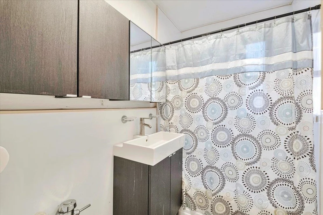 Photo of Unit 1A at 804 Bronx River Road