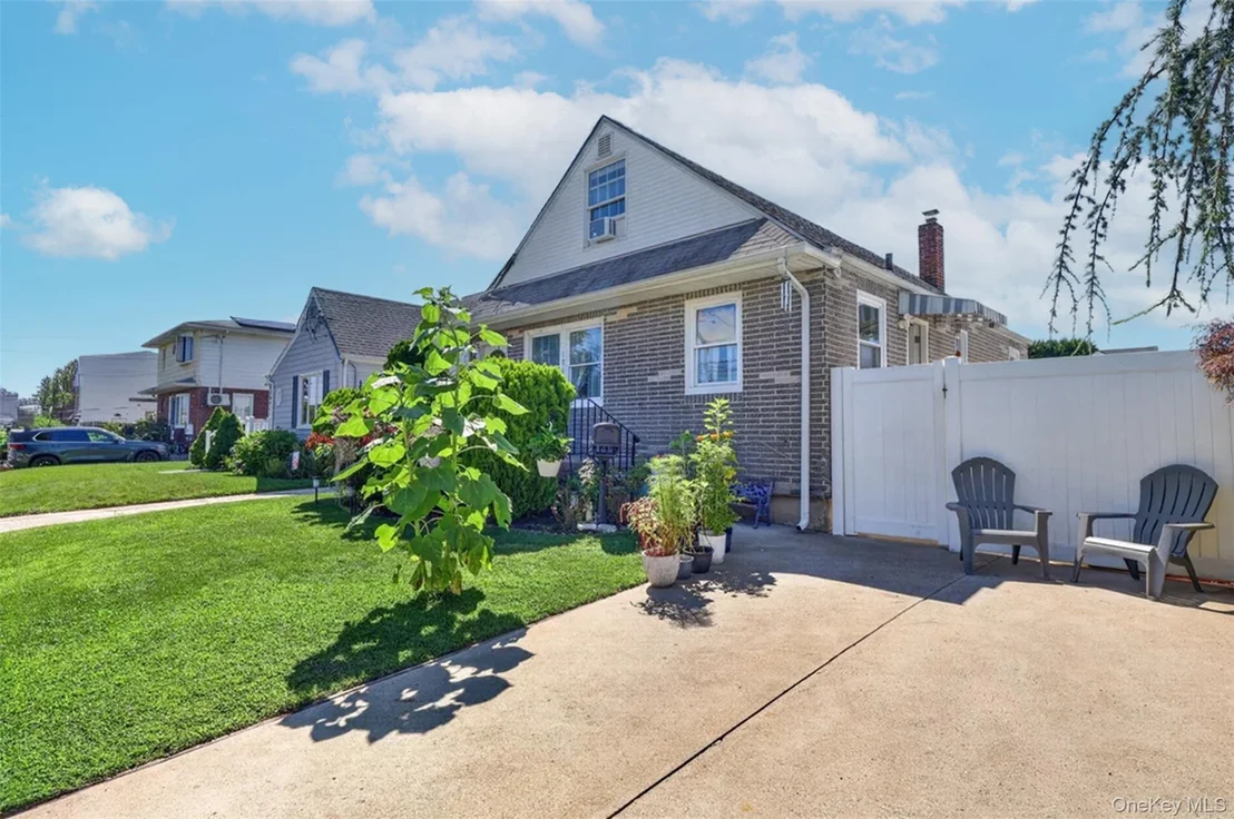 Photo of 1069 Phoebe Street