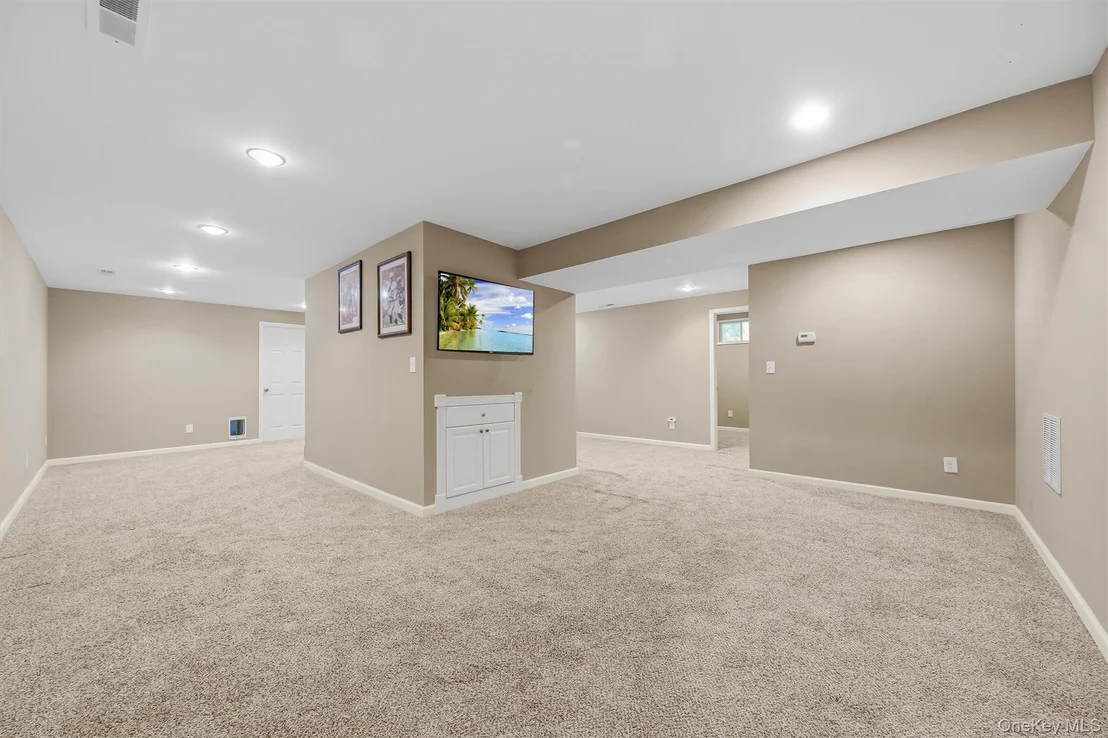 Photo of 32 Robinson Lane