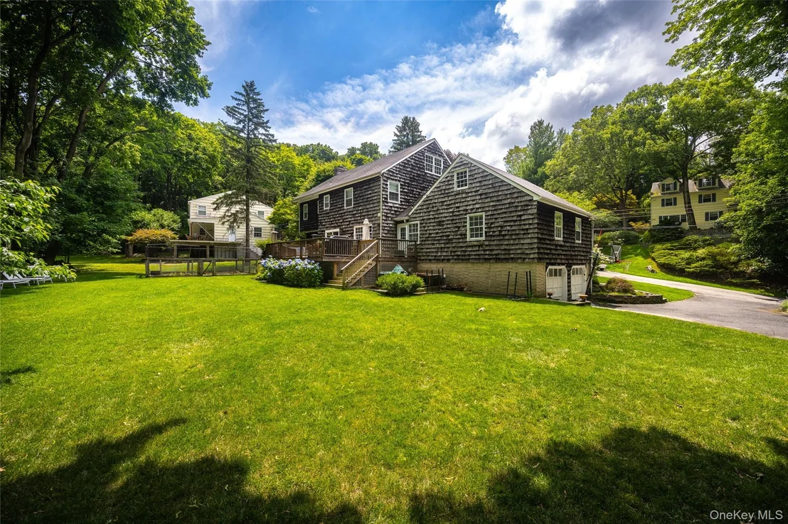 Photo of 15 Laurel Hill Road