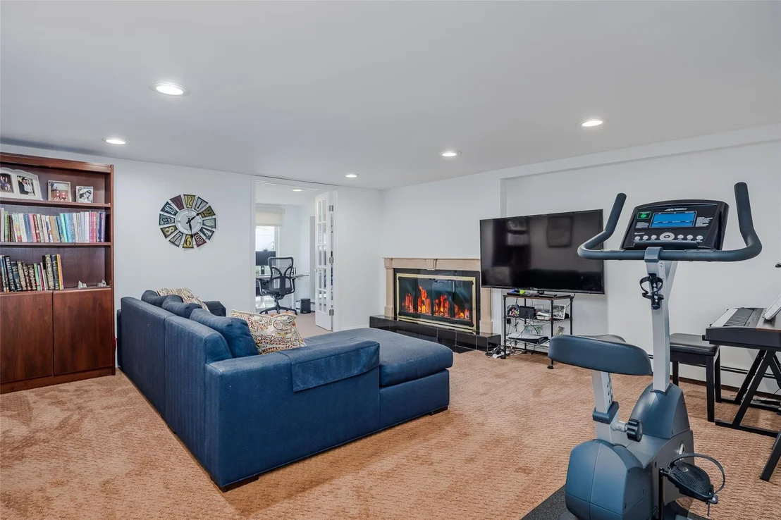 Photo of 42 Hollywood Drive