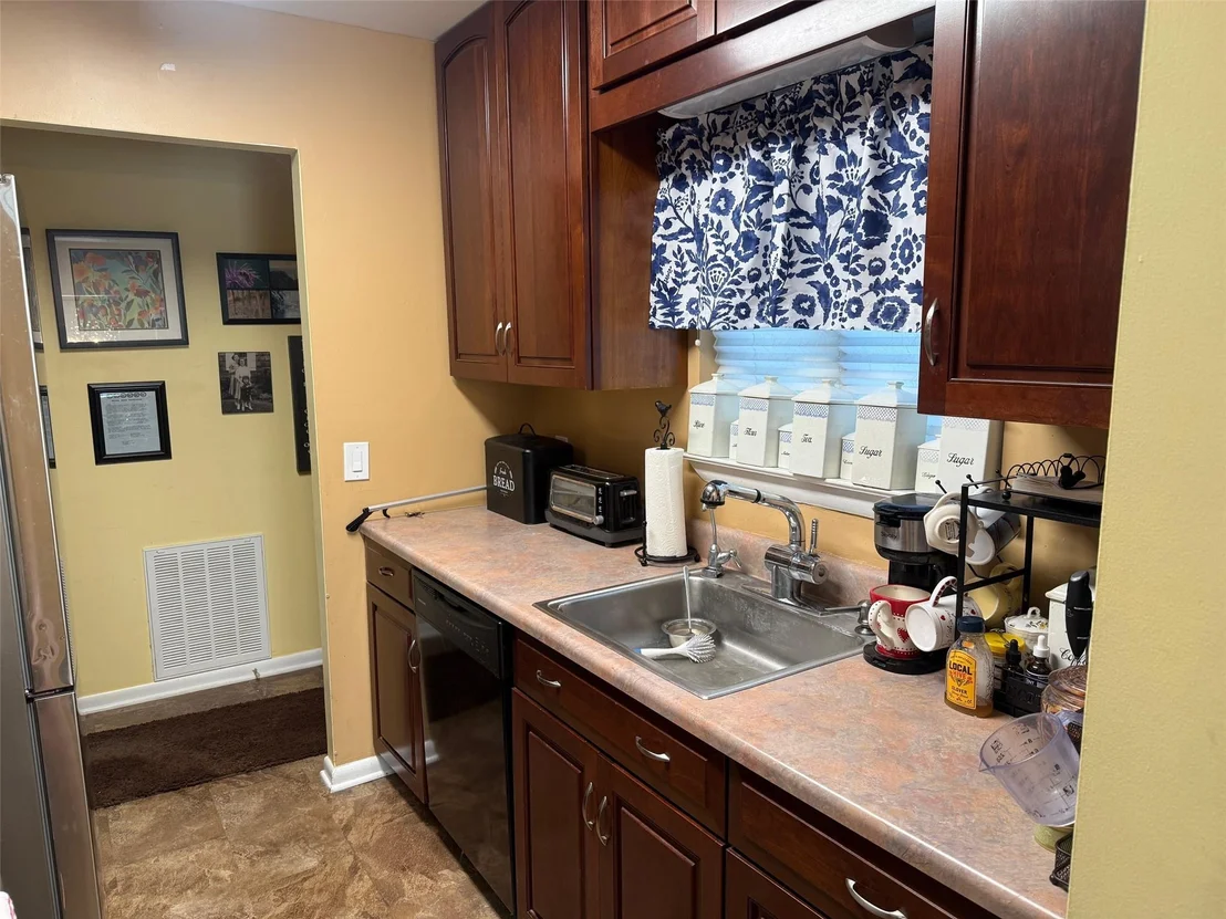 Photo of Unit A at 600 Commons Way