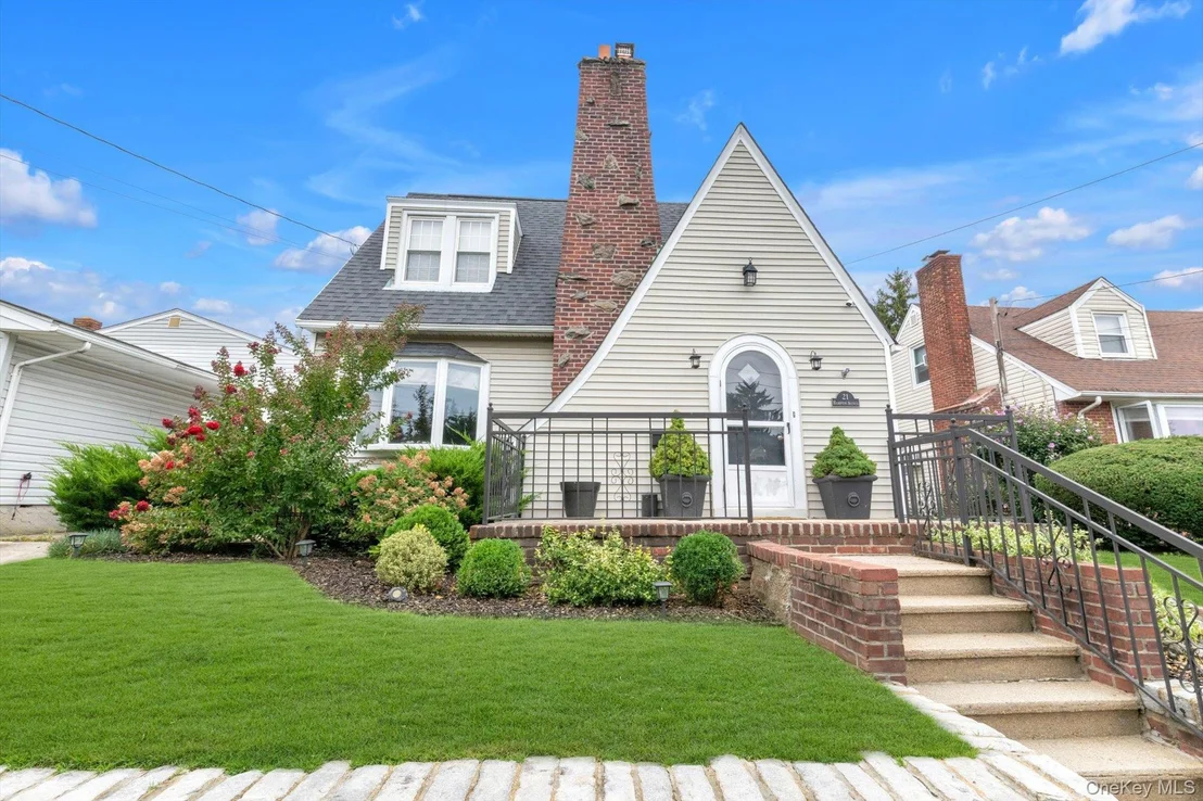 Photo of 21 Hampton Avenue