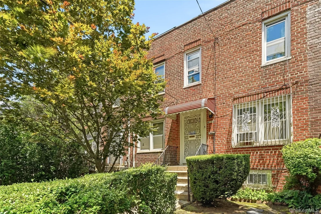 Photo of 4118 Murdock Avenue