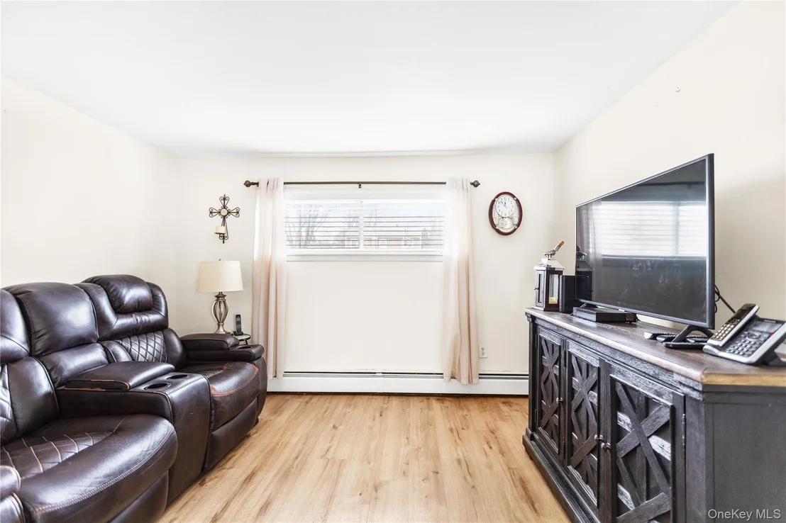Photo of 18 Brandywine Drive