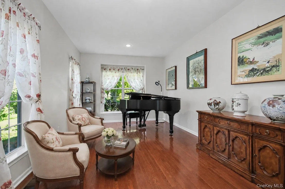 Photo of 760 Huntington Drive