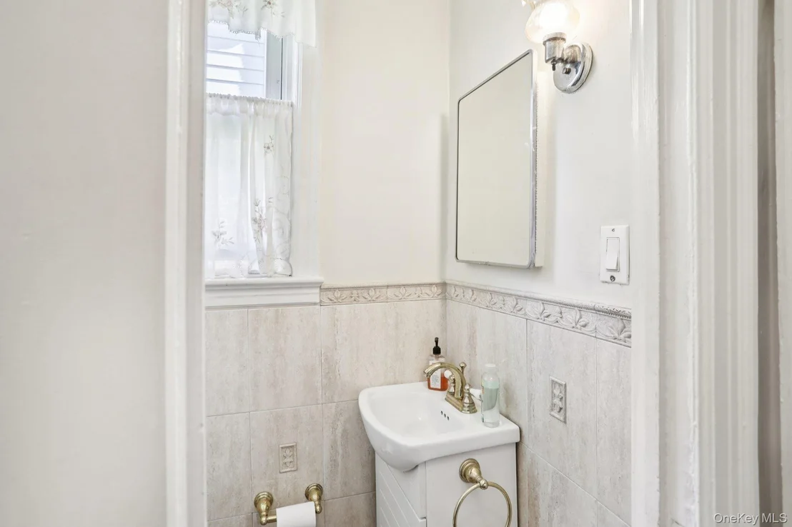 Photo of 184 Hillcrest Road
