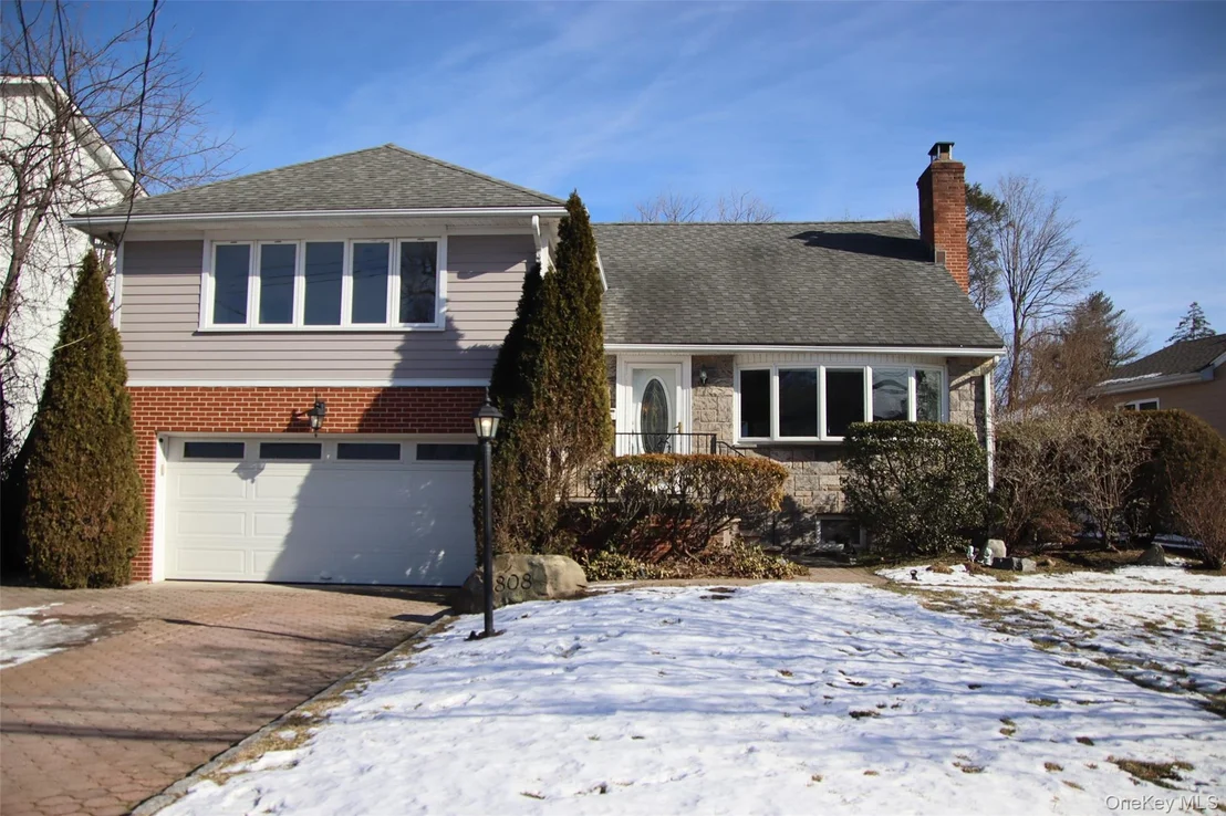 Photo of 808 Wolfs Lane