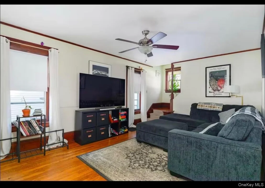 Photo of 10 Oakwood Boulevard