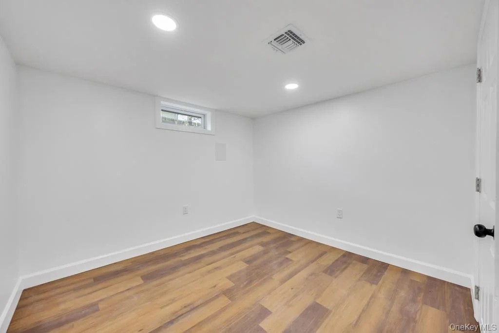Photo of 76 Commercial Boulevard