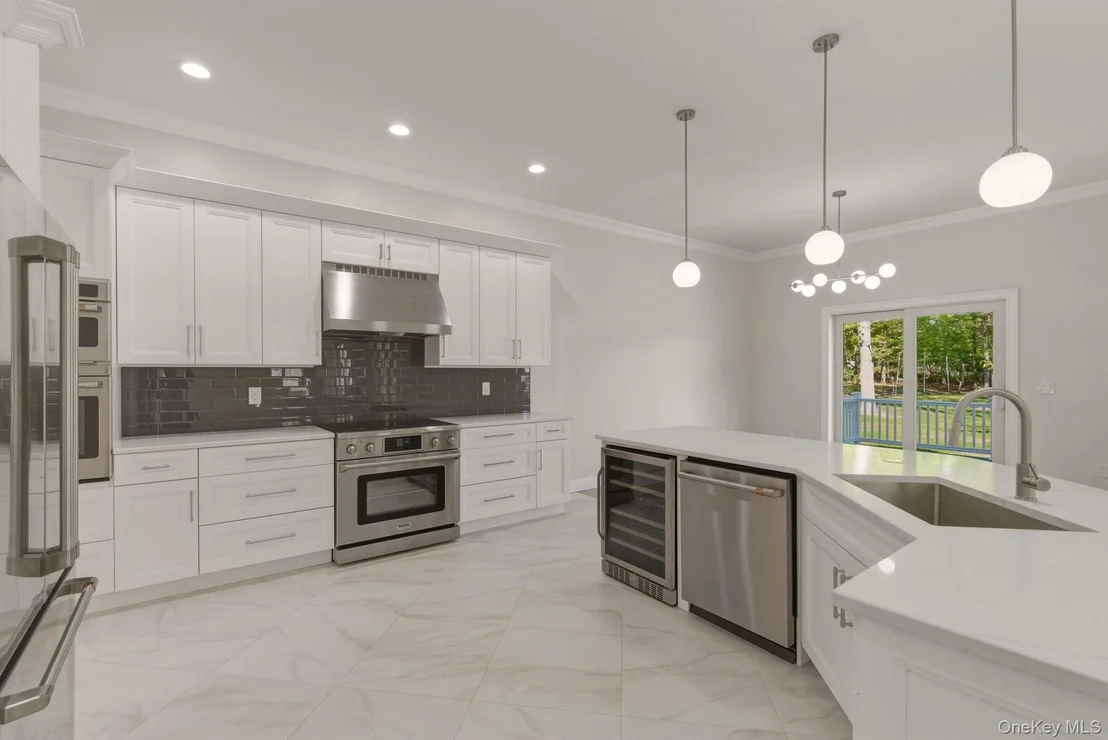 Photo of 95 Grassy Pond Drive
