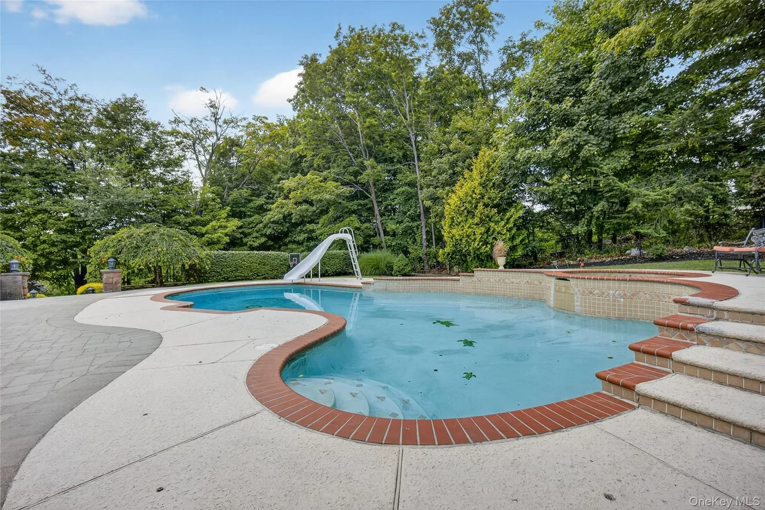 Photo of 14 Meadow Crest Drive