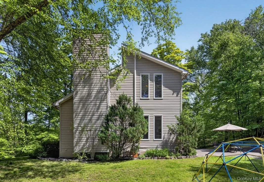 Photo of 305 Oak Lane