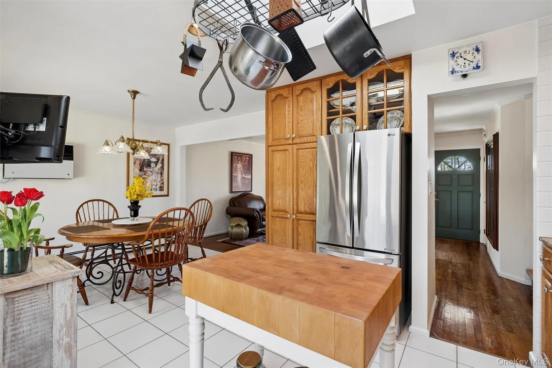 Photo of 48 Roxbury Drive