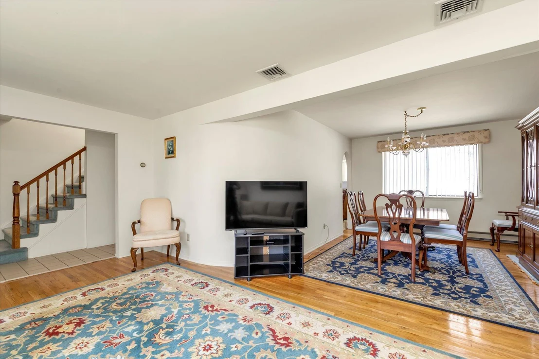 Photo of 7 Sunset Avenue