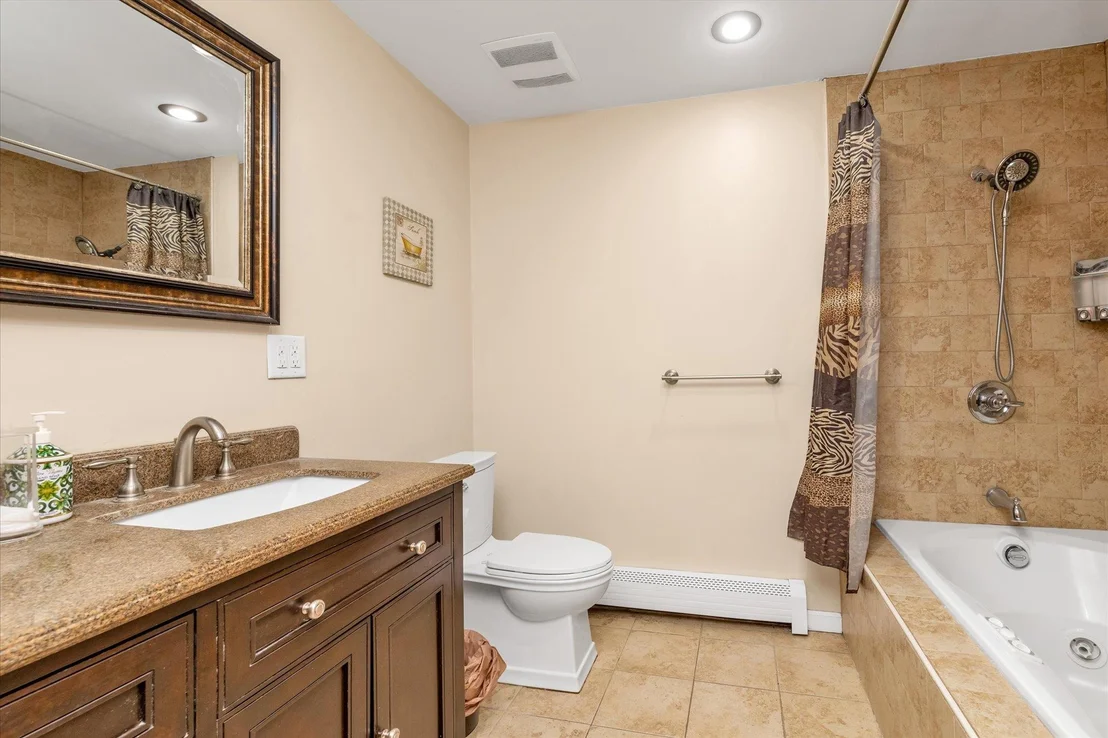 Photo of 580 Foxhurst Road