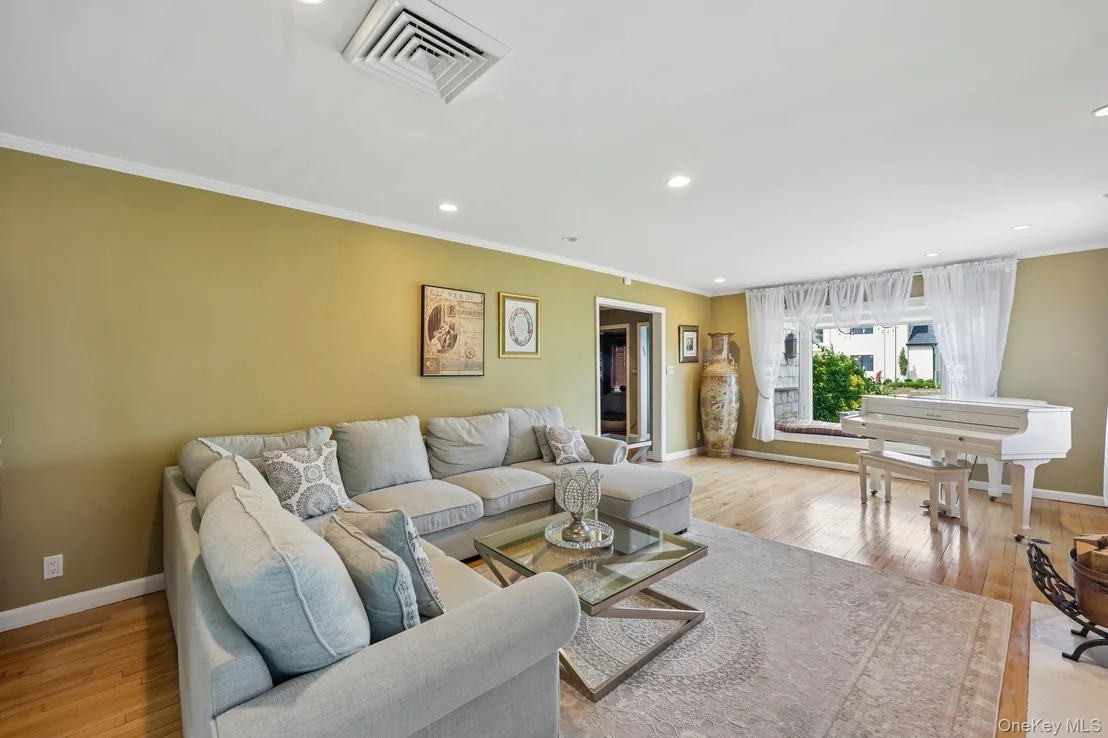 Photo of 1304 Harbor Road
