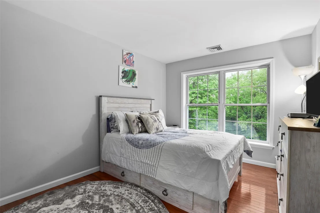 Photo of 25 Crest Road