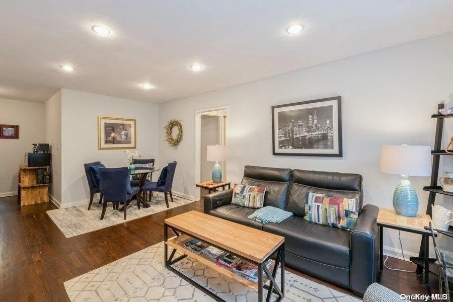 Photo of Unit LOWER at 78-27A Cloverdale Boulevard
