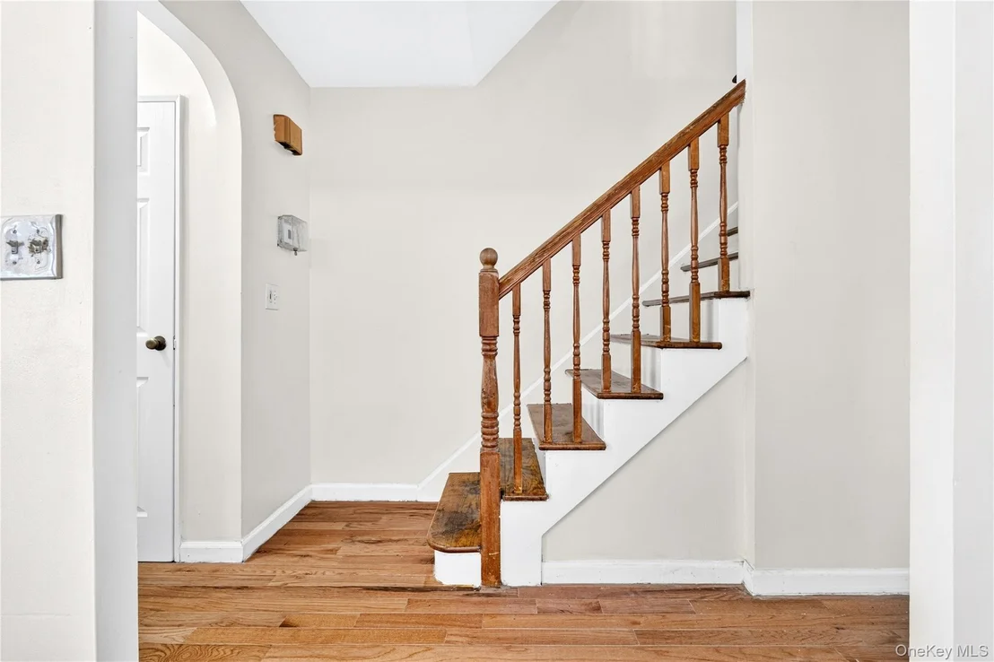Photo of 3885 Paulding Avenue