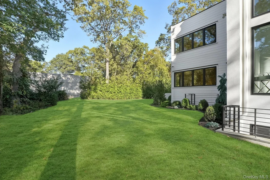 Photo of 9 Kirby Lane N